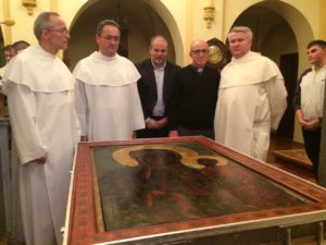 Fasi della realizzazione dei diademi e primo incontro con i Padri Paolini, al Santuario di Jasna Gora per la prova di misurazione dei diademi