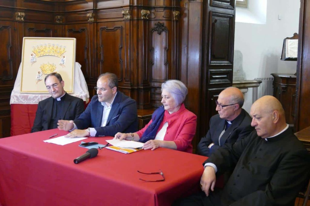 Basilica Cattedrale di Crotone, conferenza stampa per la presentazione dei diademi e l’annuncio di un gemellaggio tra i Santuari della Madonna di Capocolonna e Czestochowa
