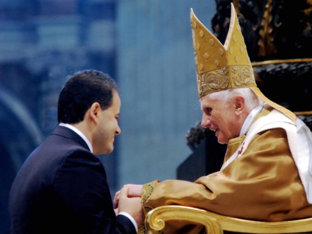 Il Maestro orafo Michele Affidato ricorda cosi Papa Benedetto XVI.